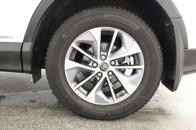 2018 Toyota RAV4 Hybrid XLE AWD with Heated Seats - 22918385 - 6