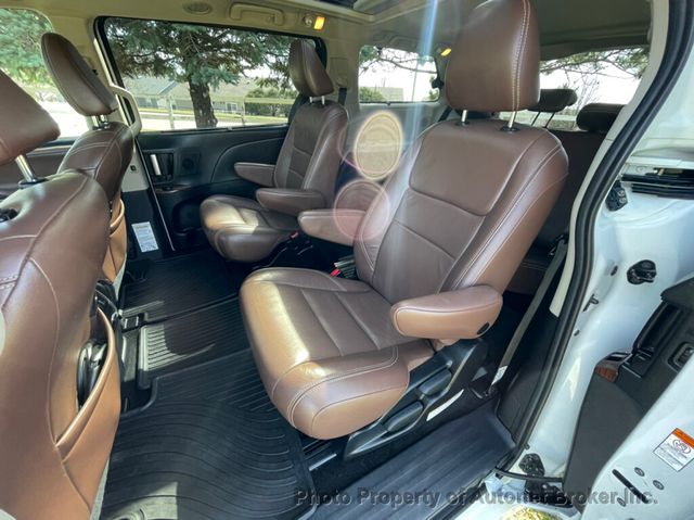 2018 Toyota Sienna Limited AWD 7-Passenger - 22359703 - 28
