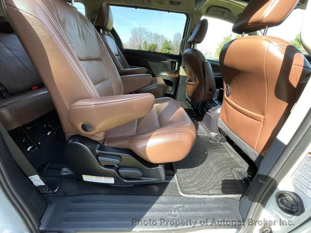 2018 Toyota Sienna Limited AWD 7-Passenger - 22359703 - 37