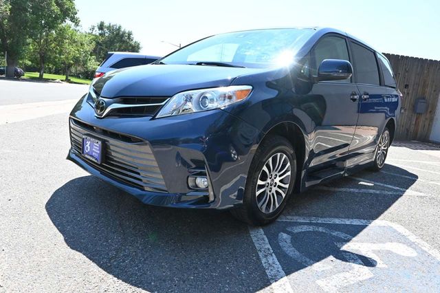 2018 Toyota Sienna XLE Automatic Access Seat FWD 7-Passenger - 22911141 - 9