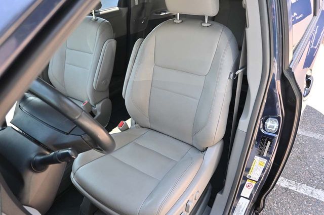 2018 Toyota Sienna XLE Automatic Access Seat FWD 7-Passenger - 22911141 - 13