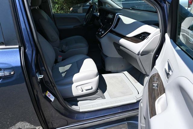 2018 Toyota Sienna XLE Automatic Access Seat FWD 7-Passenger - 22911141 - 14
