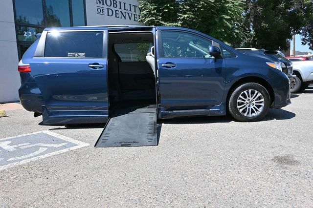 2018 Toyota Sienna XLE Automatic Access Seat FWD 7-Passenger - 22911141 - 16