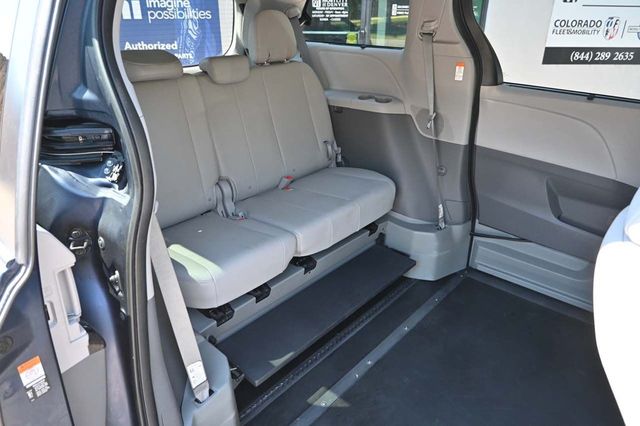 2018 Toyota Sienna XLE Automatic Access Seat FWD 7-Passenger - 22911141 - 17