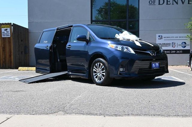 2018 Toyota Sienna XLE Automatic Access Seat FWD 7-Passenger - 22911141 - 1