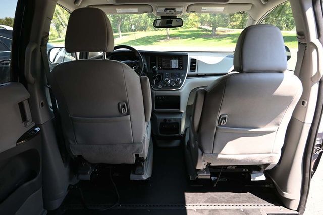 2018 Toyota Sienna XLE Automatic Access Seat FWD 7-Passenger - 22911141 - 19