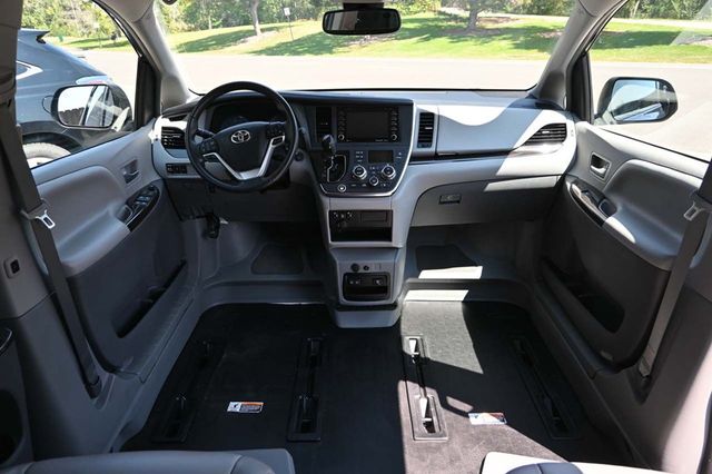 2018 Toyota Sienna XLE Automatic Access Seat FWD 7-Passenger - 22911141 - 20