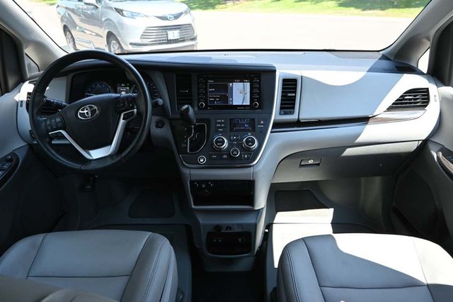 2018 Toyota Sienna XLE Automatic Access Seat FWD 7-Passenger - 22911141 - 21