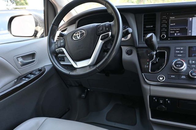 2018 Toyota Sienna XLE Automatic Access Seat FWD 7-Passenger - 22911141 - 23