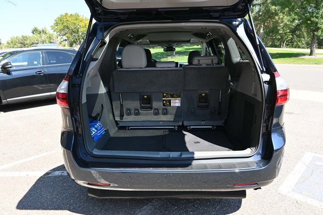 2018 Toyota Sienna XLE Automatic Access Seat FWD 7-Passenger - 22911141 - 24