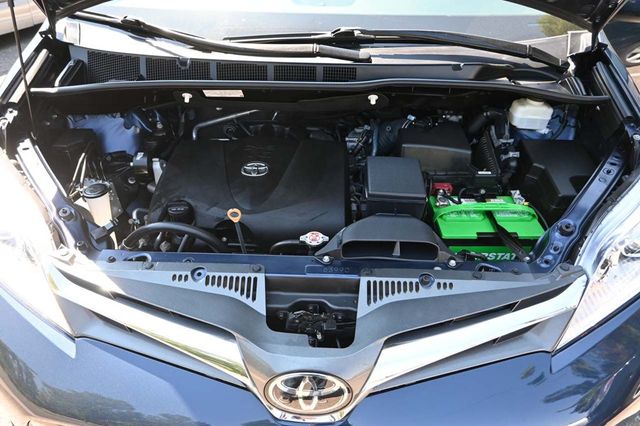 2018 Toyota Sienna XLE Automatic Access Seat FWD 7-Passenger - 22911141 - 35