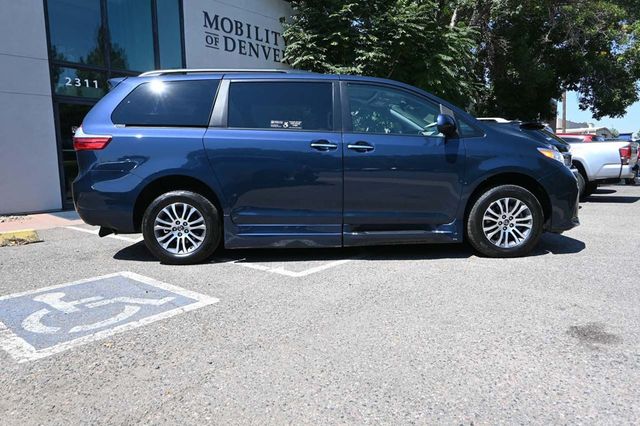 2018 Toyota Sienna XLE Automatic Access Seat FWD 7-Passenger - 22911141 - 4