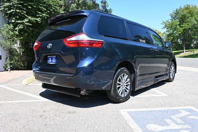 2018 Toyota Sienna XLE Automatic Access Seat FWD 7-Passenger - 22911141 - 5