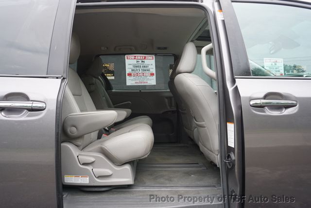 2018 Toyota Sienna XLE FWD 8-Passenger NAVIGATION REAR CAM LEATHER SUNROOF LOADED!! - 22879386 - 19