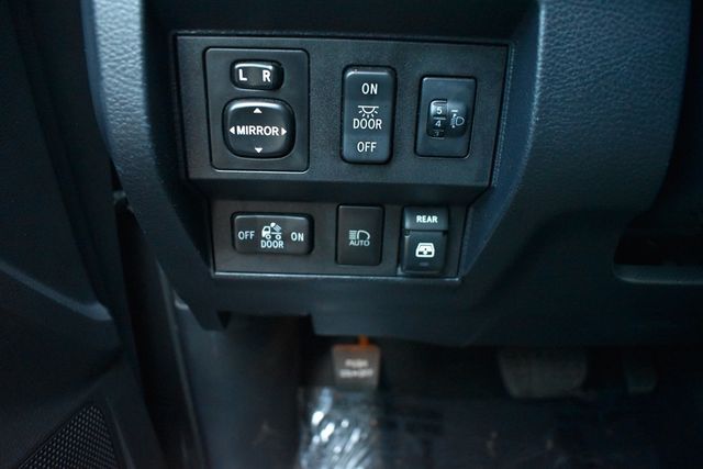 2018 Toyota Tundra 4WD SR5 CrewMax 5.5' Bed 5.7L - 22927122 - 9