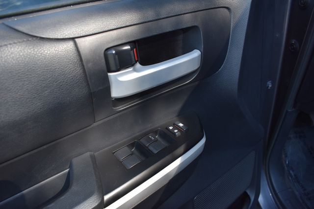 2018 Toyota Tundra 4WD SR5 CrewMax 5.5' Bed 5.7L - 22927122 - 18