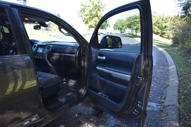 2018 Toyota Tundra 4WD SR5 CrewMax 5.5' Bed 5.7L - 22927122 - 42