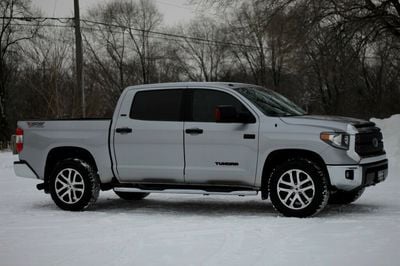 2018 Toyota Tundra SR5's photo