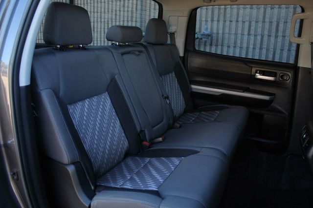 2018 Toyota Tundra TSS SR5 W/ NAVIGATION, BRAND NEW TIRES - 22906287 - 9