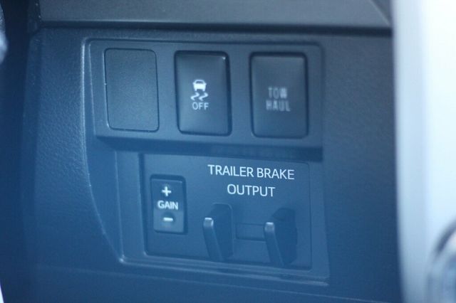 2018 Toyota Tundra TSS SR5 W/ NAVIGATION, BRAND NEW TIRES - 22906287 - 28