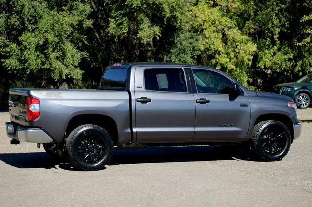 2018 Toyota Tundra TSS SR5 W/ NAVIGATION, BRAND NEW TIRES - 22906287 - 2