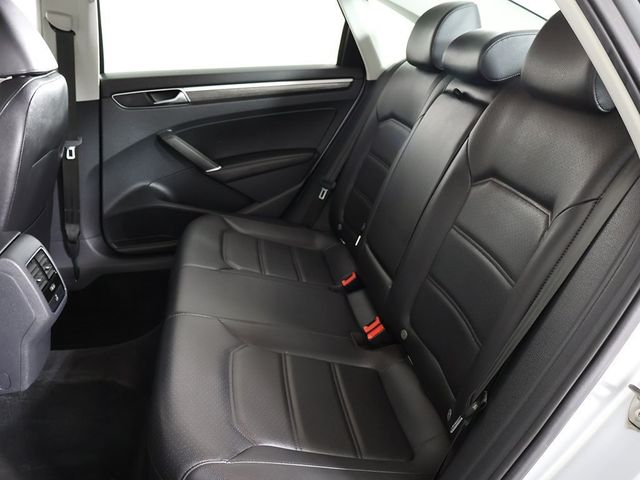 2018 Volkswagen Passat 2.0T SE Automatic - 22899100 - 33