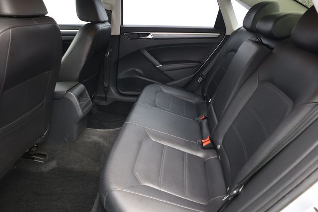 2018 Volkswagen Passat R-Line Automatic - 22939257 - 13