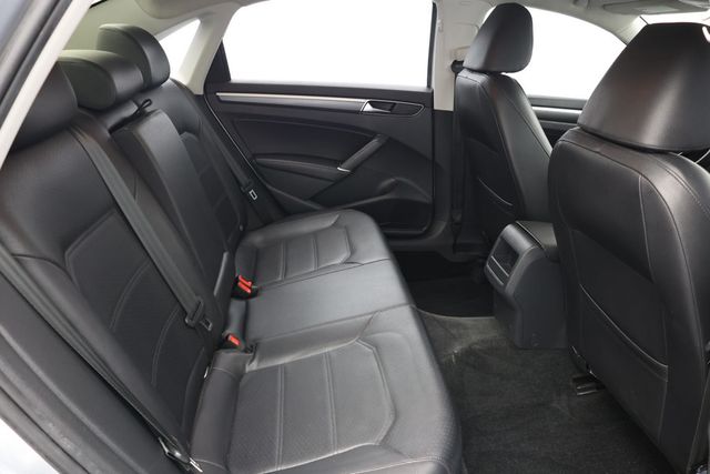 2018 Volkswagen Passat R-Line Automatic - 22939257 - 15