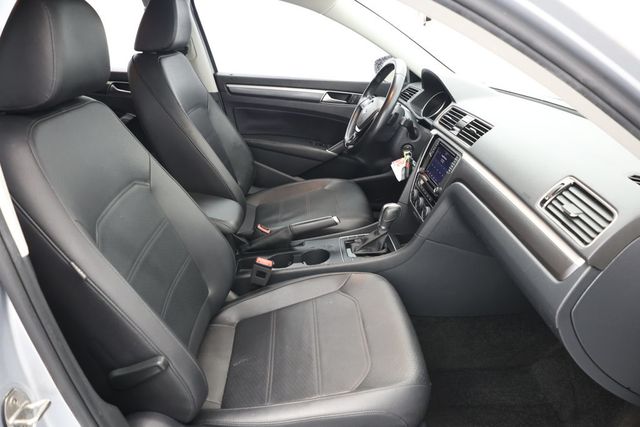 2018 Volkswagen Passat R-Line Automatic - 22939257 - 16