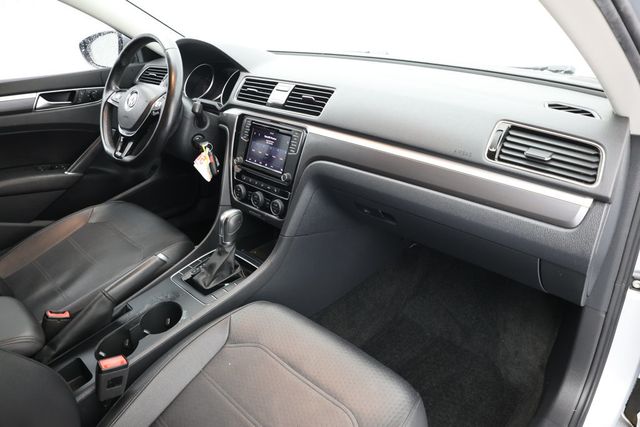 2018 Volkswagen Passat R-Line Automatic - 22939257 - 17