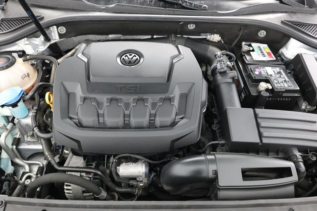 2018 Volkswagen Passat R-Line Automatic - 22939257 - 18