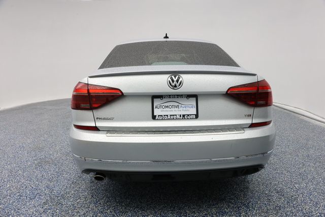 2018 Volkswagen Passat R-Line Automatic - 22939257 - 3