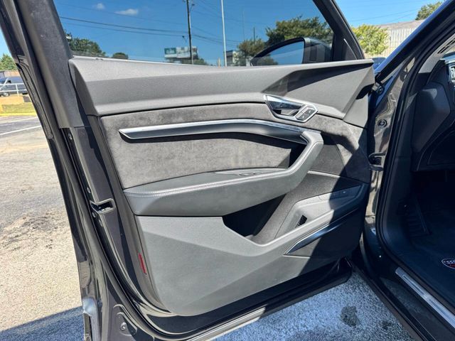 2019 Audi e-tron quattro Prestige AWD 4dr SUV - 22926414 - 17