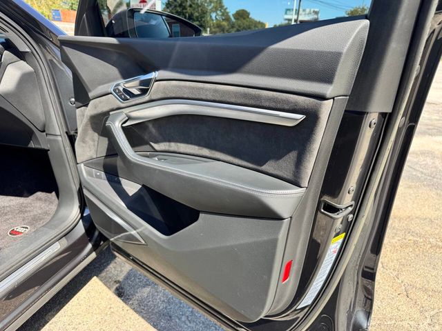 2019 Audi e-tron quattro Prestige AWD 4dr SUV - 22926414 - 18