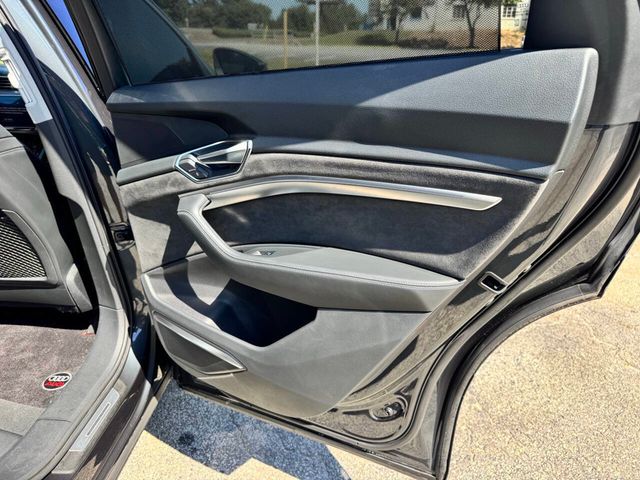 2019 Audi e-tron quattro Prestige AWD 4dr SUV - 22926414 - 19
