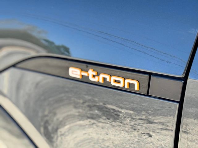 2019 Audi e-tron quattro Prestige AWD 4dr SUV - 22926414 - 8