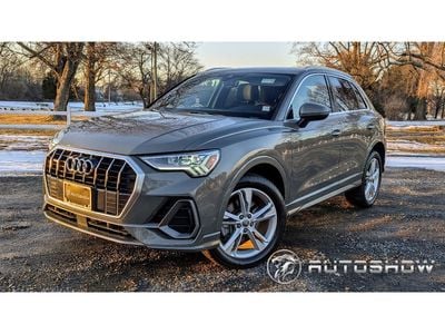 Audi Q3's photo