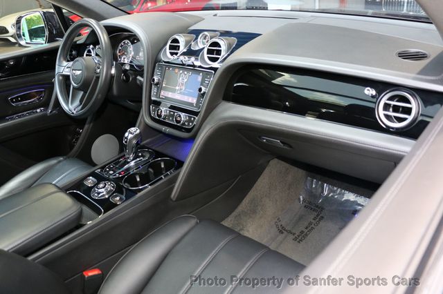 2019 Bentley Bentayga Black Specification  - 22890821 - 26