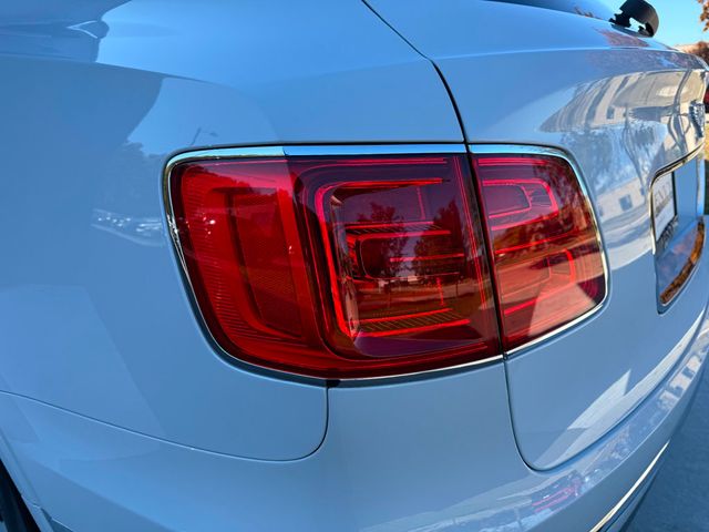 2019 Bentley Bentayga V8 AWD - 22936152 - 16