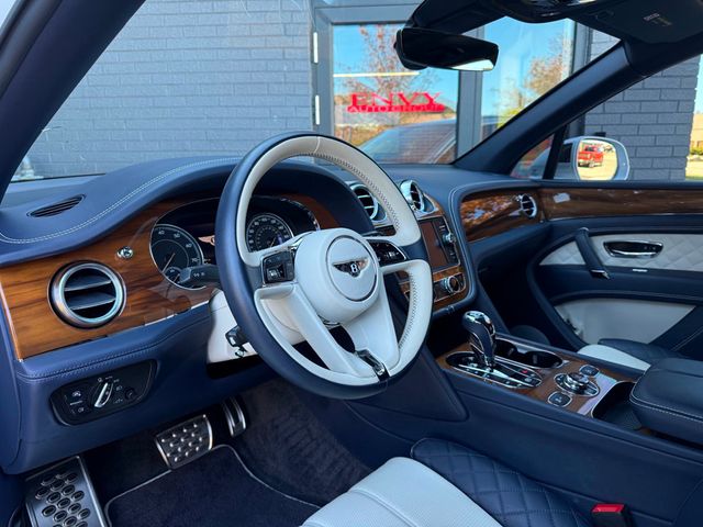 2019 Bentley Bentayga V8 AWD - 22936152 - 24