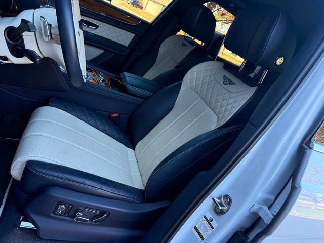 2019 Bentley Bentayga V8 AWD - 22936152 - 25