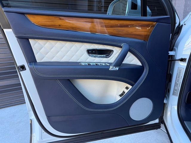 2019 Bentley Bentayga V8 AWD - 22936152 - 27