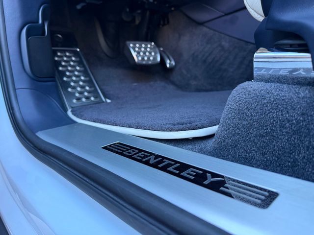 2019 Bentley Bentayga V8 AWD - 22936152 - 29