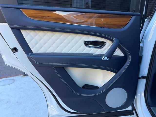 2019 Bentley Bentayga V8 AWD - 22936152 - 33