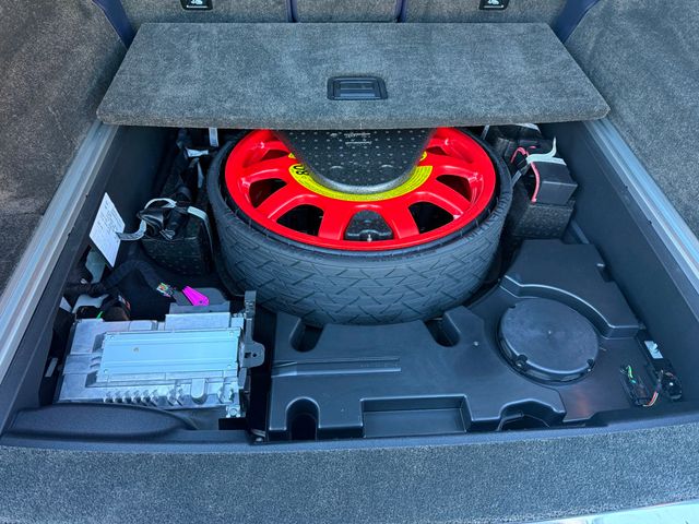 2019 Bentley Bentayga V8 AWD - 22936152 - 34