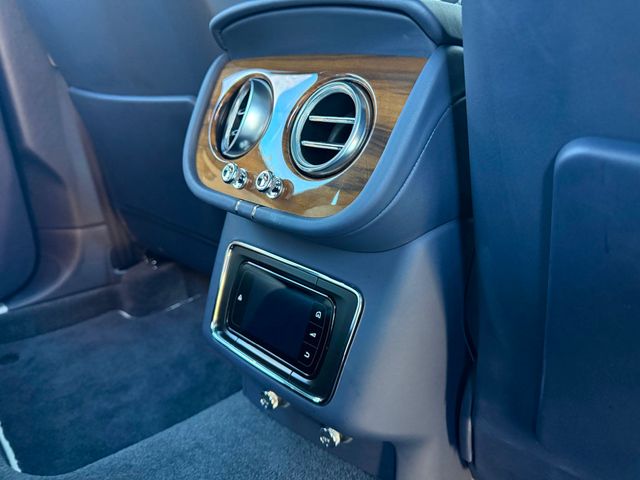 2019 Bentley Bentayga V8 AWD - 22936152 - 37