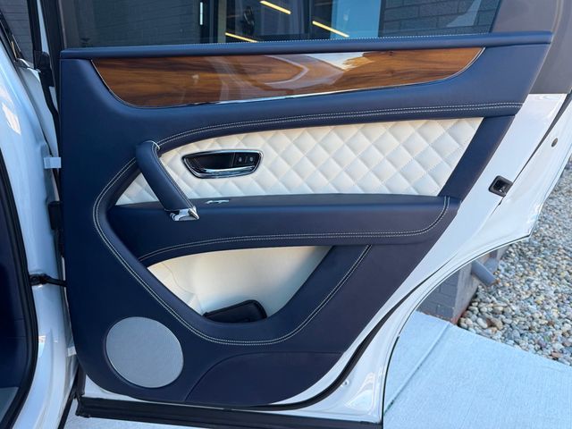 2019 Bentley Bentayga V8 AWD - 22936152 - 38