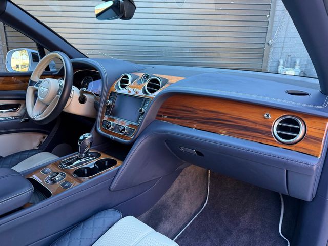 2019 Bentley Bentayga V8 AWD - 22936152 - 40