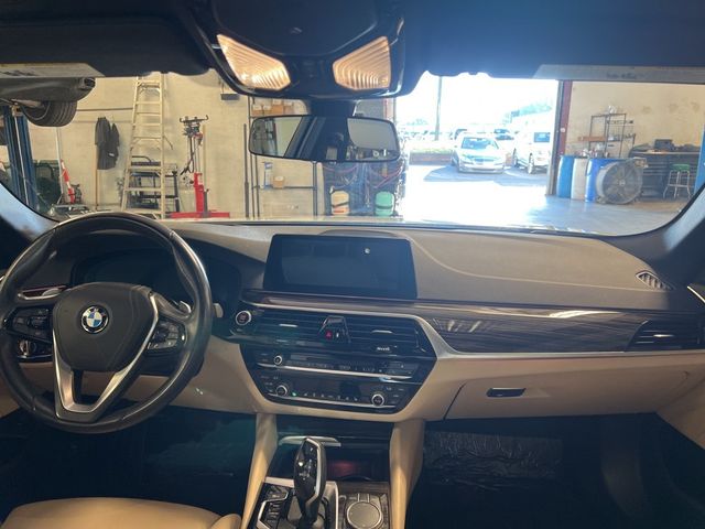 2019 BMW 5 Series 530i - 22935371 - 3
