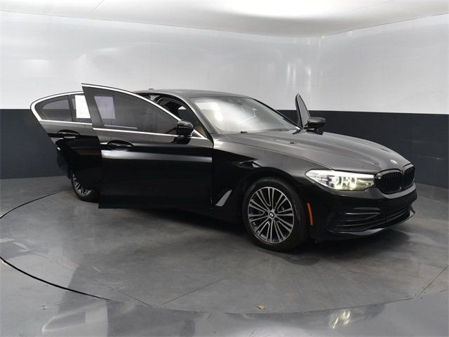 2019 BMW 5 Series 540i - 22788152 - 32